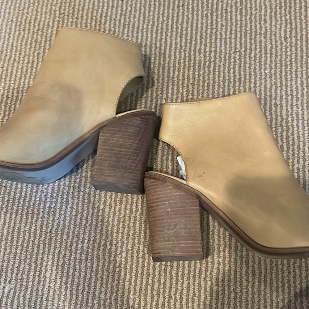 EUC STEVE MADDEN terraa peep toe tan leather heels size 8 - Picture 12 of 13